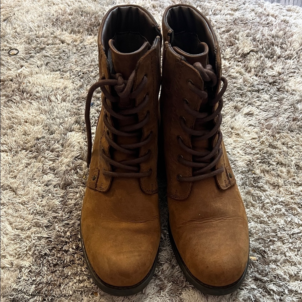 Women Clark’s Brown Lace-Up Leather Boots